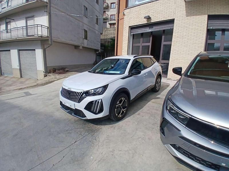 Nuova Peugeot 2008 Allure 102 CV (75 kW) 2025 Bianco SUV