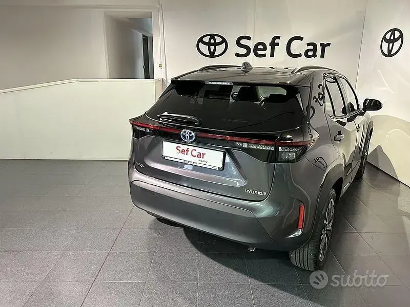 Usata Toyota Yaris Cross Lounge 116 CV (85 kW) 2023 Grigio SUV