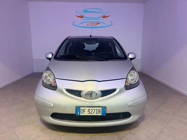 Usata Toyota Aygo Sol 72 CV (52 kW) 2006 Argento Utilitaria