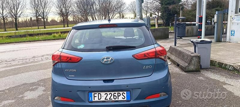 Usata Hyundai i20 90 CV (66 kW) 2016 Blu Berlina