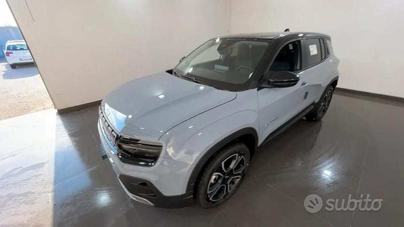 Nuova Jeep Avenger Summit 101 CV (74 kW) 2025 Grigio SUV