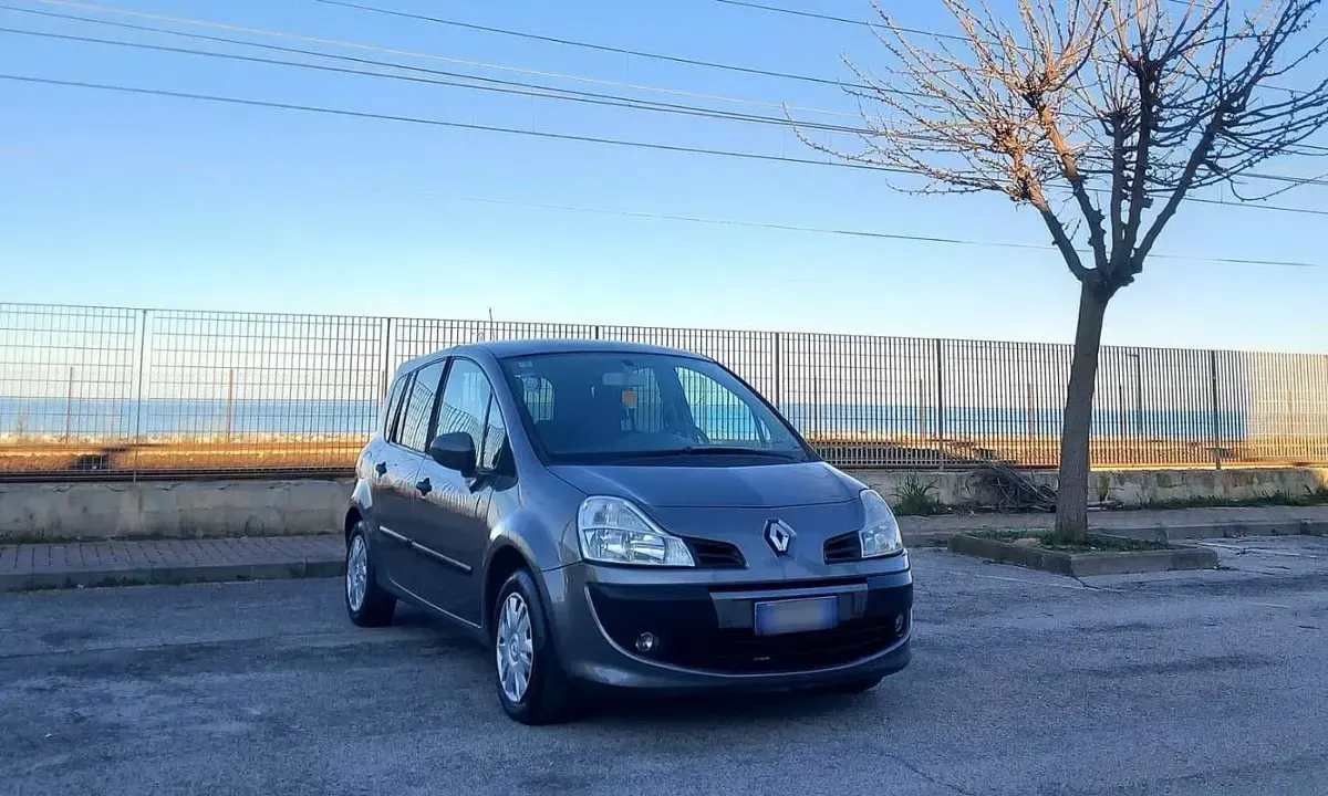 Usata Renault Grand Modus 75 CV (55 kW) 2009 Grigio Monovolume