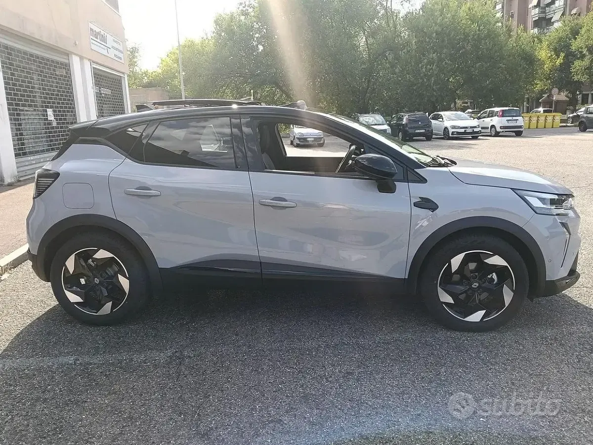 Usata Renault Captur Techno 101 CV (74 kW) 2025 Grigio SUV