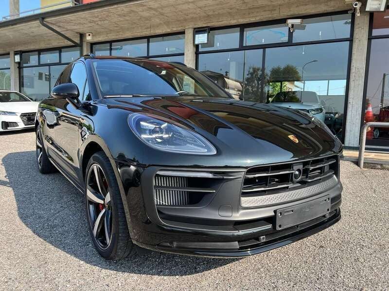 Black olive metallic Usata 2023 Porsche Macan SUV | 86.000 € (Buon prezzo) - Immagine 1/4