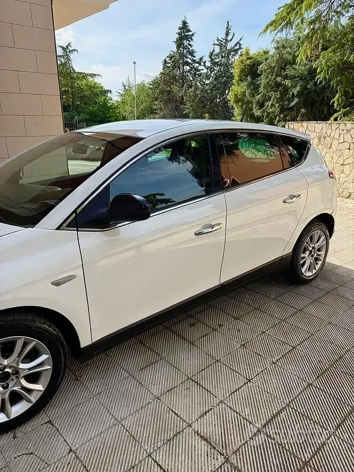 Usata Lancia Delta 120 CV (88 kW) 2010 Bianco Utilitaria