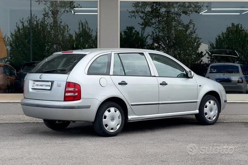 Usata Skoda Fabia 101 CV (74 kW) 2001 Grigio Station wagon