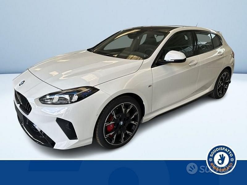 Bianco Nuova 2025 BMW 118 M Sport Due volumi | 39.800 € - Immagine 1/3