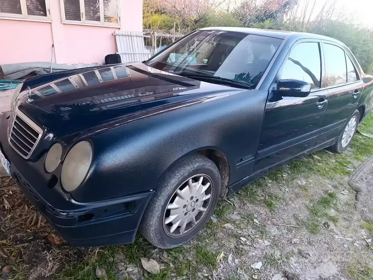 Usata Mercedes E200 186 CV (136 kW) 1999 Station wagon