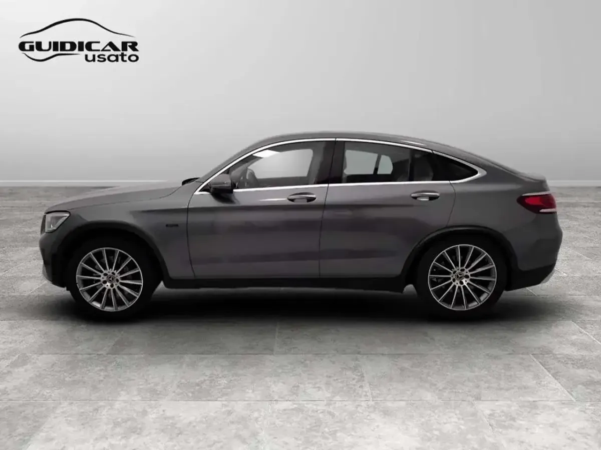 Käytetty Mercedes GLC300e Premium Plus 306 HP (225 kW) 2022 Harmaa Coupe - kaksiovinen
