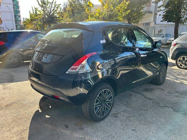 Usata Lancia Ypsilon Gold 69 CV (50 kW) 2024 Nero metallizzato Utilitaria