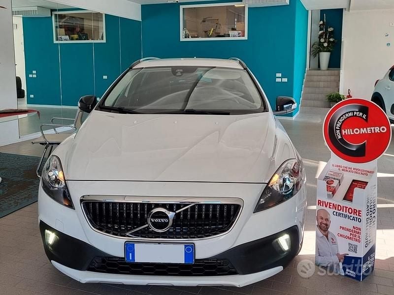 Usata Volvo V40 CC Business Edition 120 CV (88 kW) 2018 Bianco Station wagon