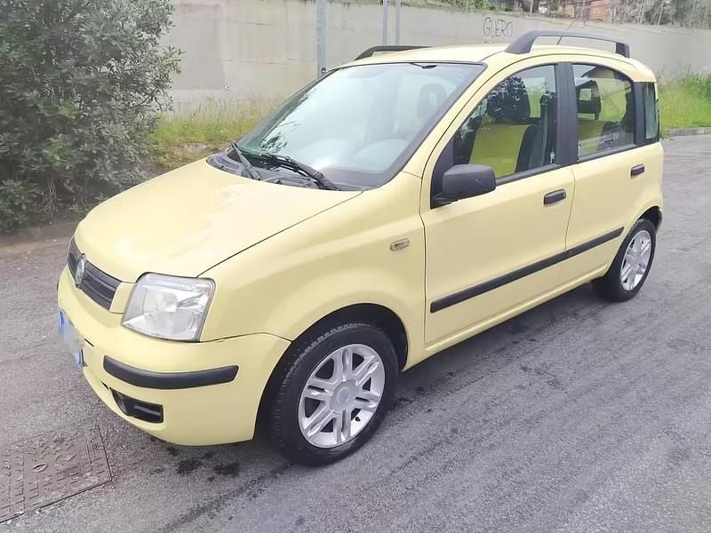 Usata Fiat Panda Emotion 70 CV (51 kW) 2006 Giallo Utilitaria