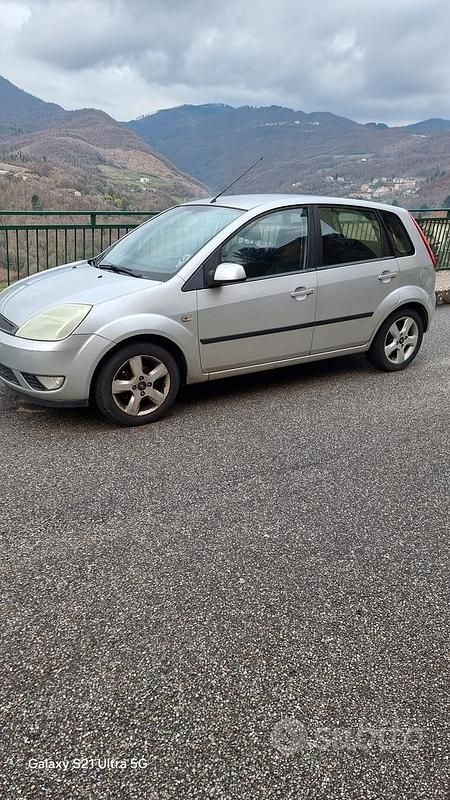 Usata Ford Fiesta 2005 Grigio Utilitaria