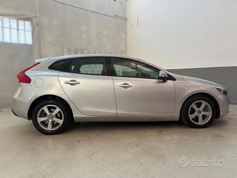 Usata Volvo V40 Momentum 120 CV (88 kW) 2016 Grigio Berlina