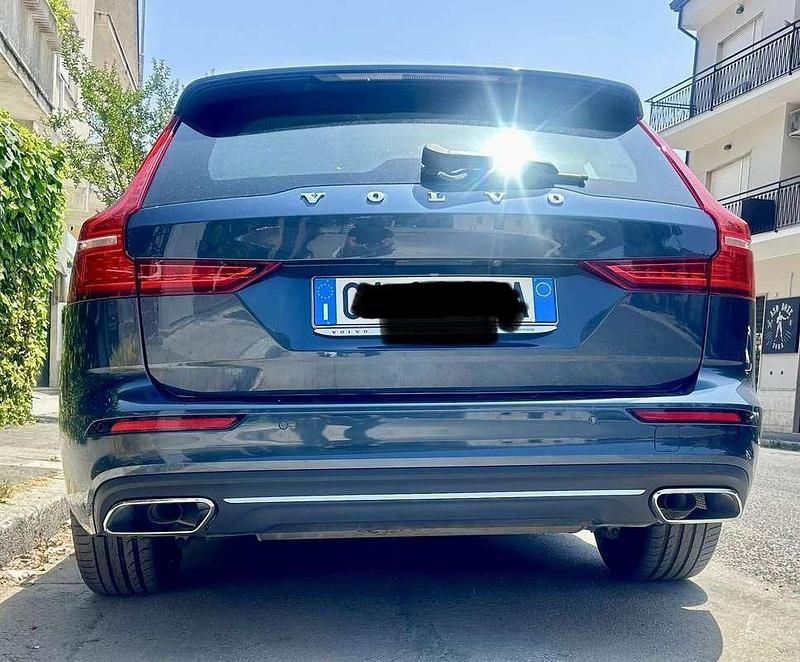 Usata Volvo V60 Momentum 190 CV (139 kW) 2020 Blu/azzurro Station wagon