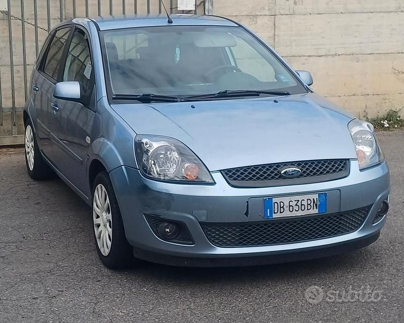 Usata Ford Fiesta 68 CV (50 kW) 2007 Blu Utilitaria