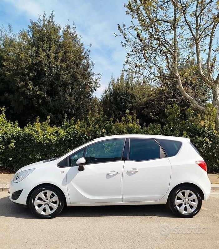 Usata Opel Meriva 75 CV (55 kW) 2013 Bianco Monovolume