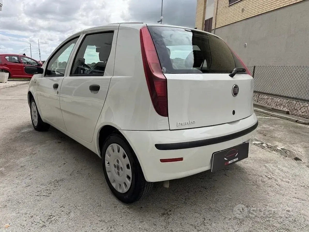 Usata Fiat Punto Classica 60 CV (44 kW) 2010 Bianco Utilitaria