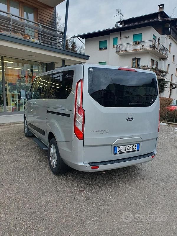 Usata Ford Tourneo 130 CV (95 kW) 2021 Grigio Berlina