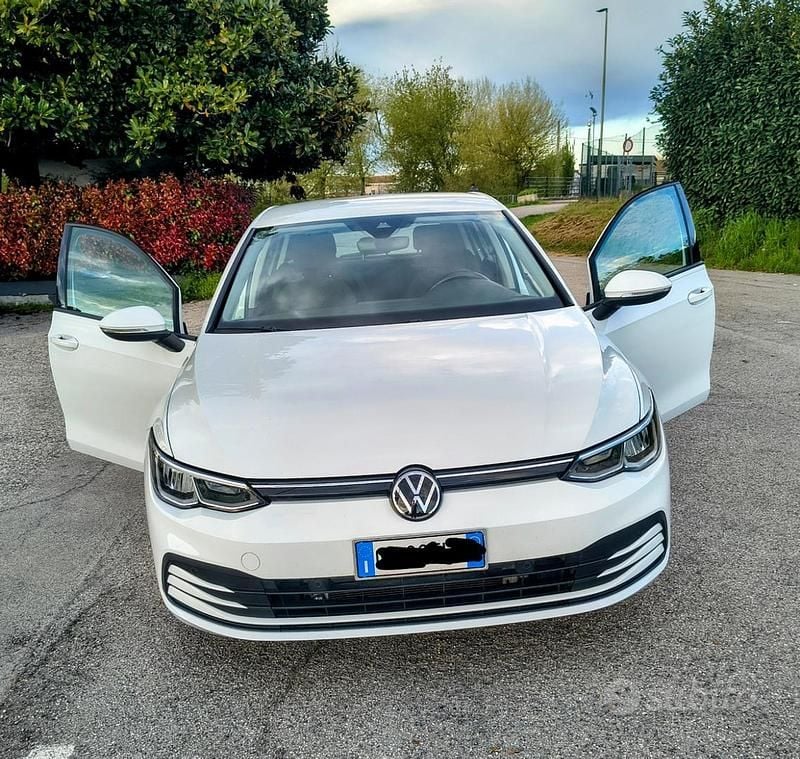 Usata VW Golf VIII Life 130 CV (95 kW) 2022 Bianco Berlina