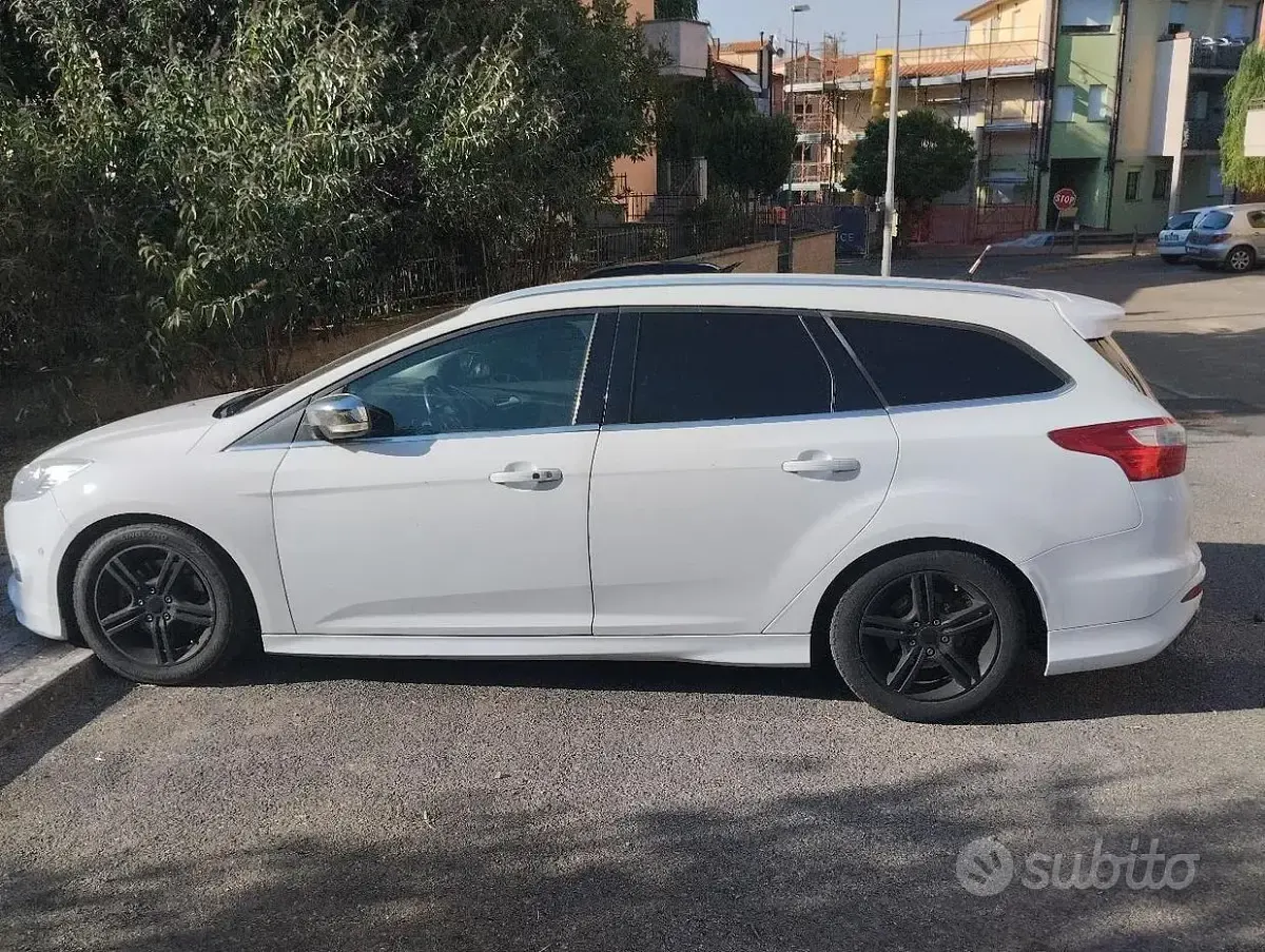 Usata Ford Focus Individual 163 CV (119 kW) 2013 Bianco Station wagon