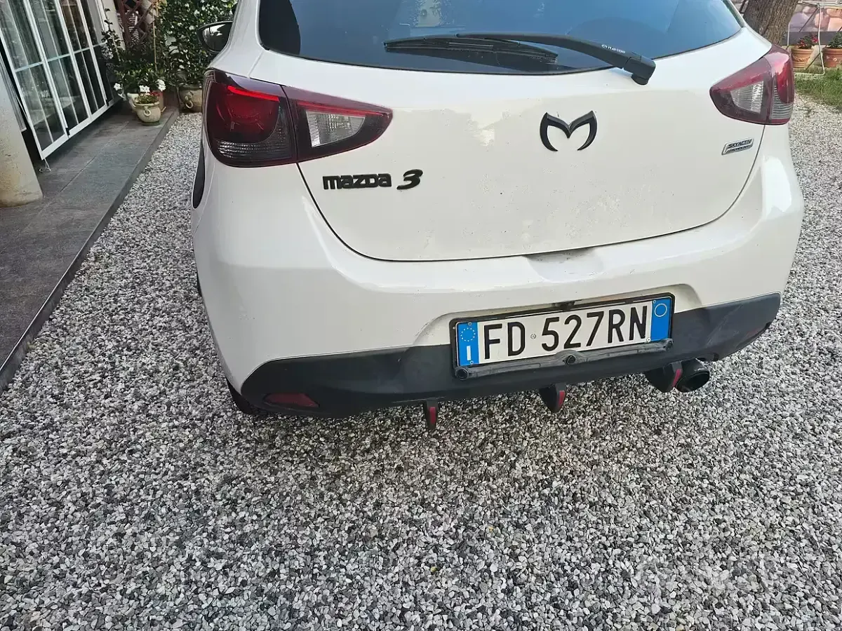 Usata Mazda 2 105 CV (77 kW) 2016 Bianco Berlina