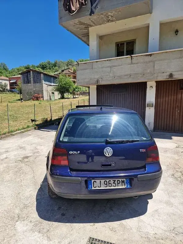 Usata VW Golf IV 101 CV (74 kW) 2003 Blu/azzurro Berlina