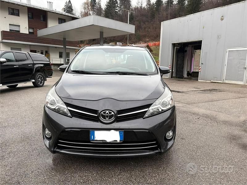Grigio Usata 2013 Toyota Verso Style Monovolume | 8500 € (Buon prezzo) - Immagine 1/4