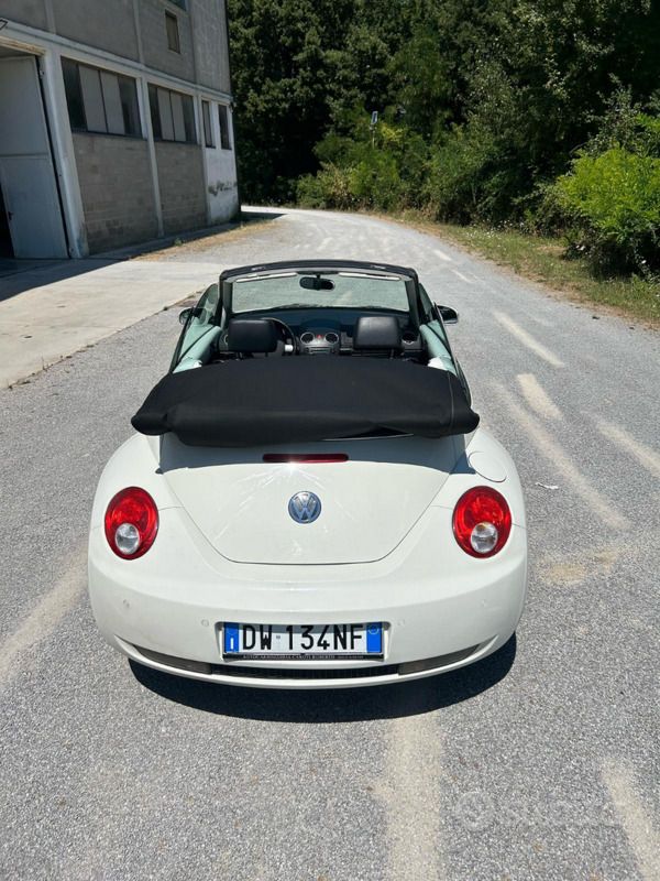 Usata VW Beetle 105 CV (77 kW) 2009 Bianco Cabrio