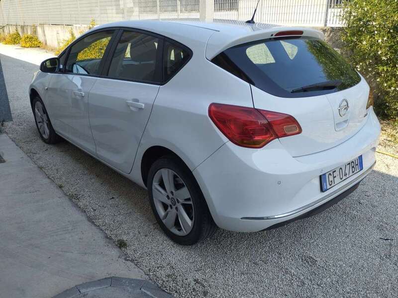 Usato 2013 Opel Astra 1.7 Diesel 110 CV (5.499 €)