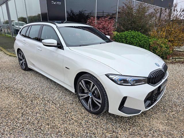 Usata BMW 330e M Sport 292 CV (214 kW) 2023 Bianco Station wagon