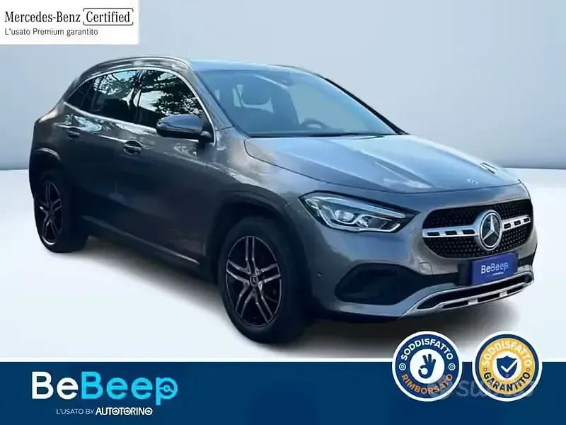Usata Mercedes GLA180 136 CV (100 kW) 2022 Grigio metallizzato SUV