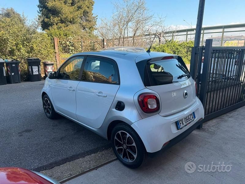 Usata Smart ForFour Passion 70 CV (51 kW) 2017 Bianco Utilitaria