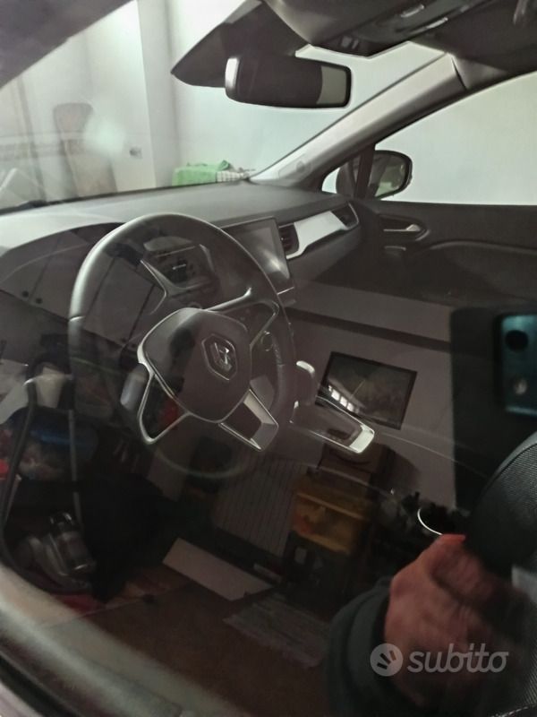 Usata Renault Captur 143 CV (105 kW) 2022 Grigio SUV