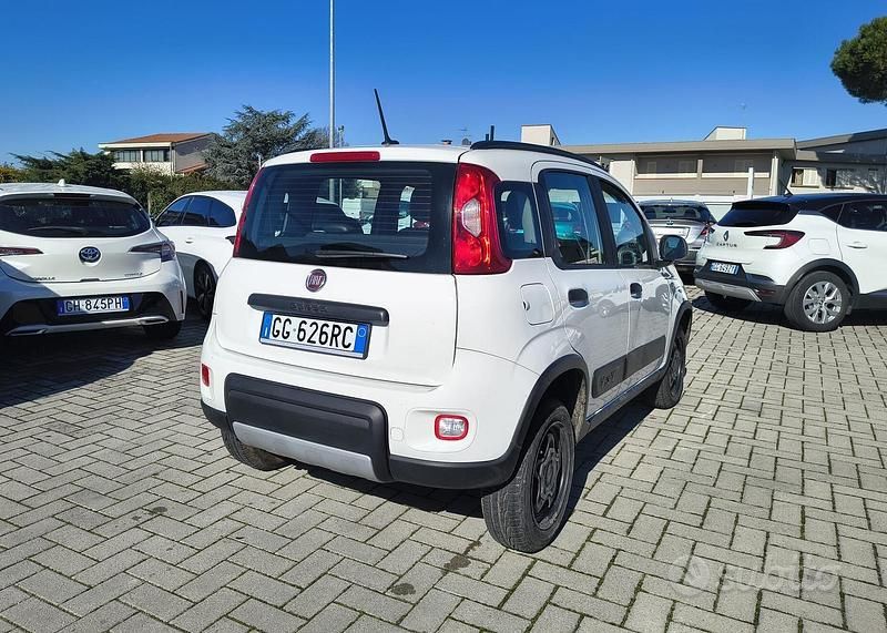 Usata Fiat Panda 4x4 Wild 84 CV (61 kW) 2021 Bianco Utilitaria
