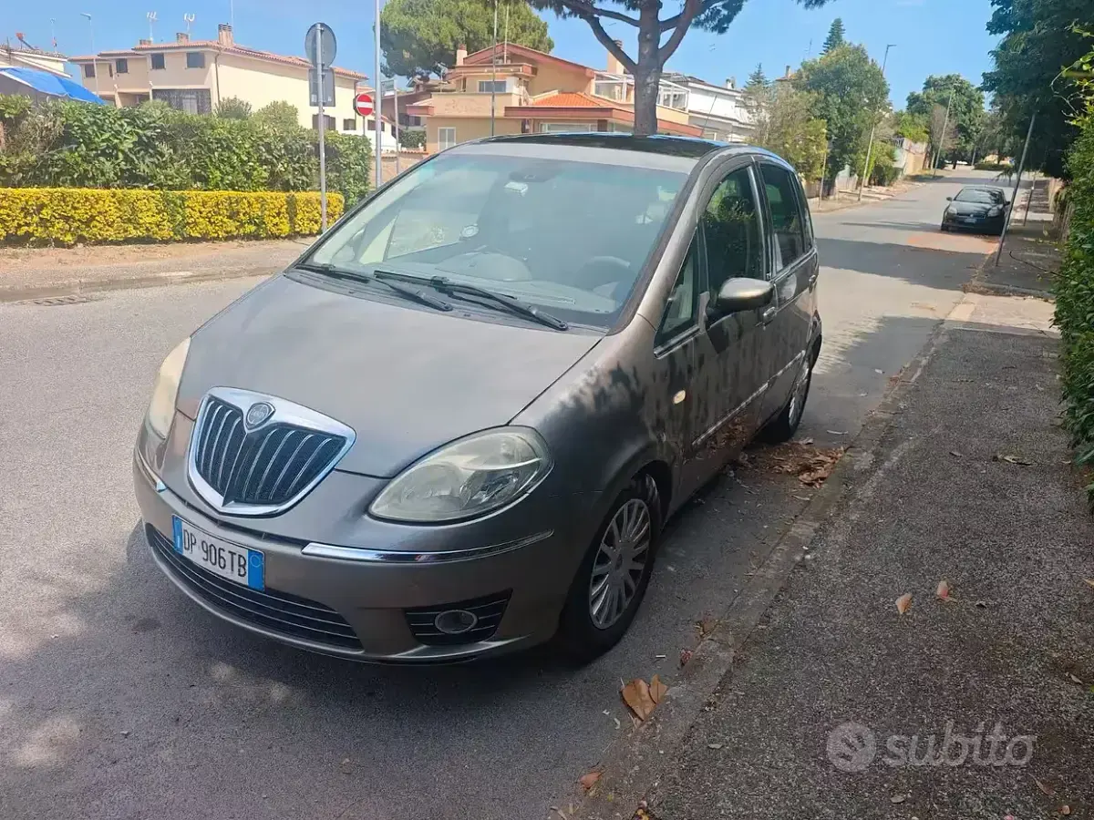 Usata Lancia Musa 95 CV (69 kW) 2008 Oro Monovolume