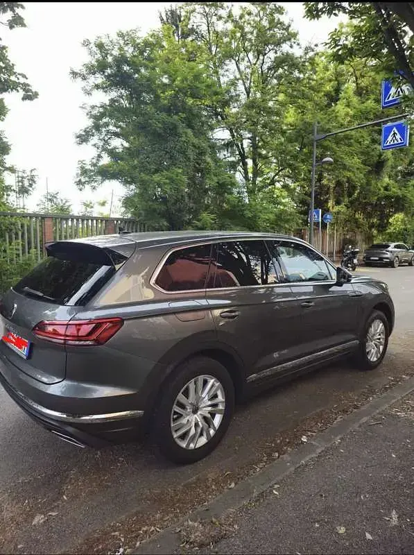 Usata VW Touareg Elegance 286 CV (210 kW) 2021 Grigio SUV