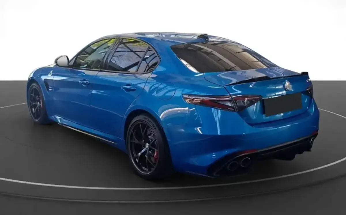 Usata Alfa Romeo Giulia Quadrifoglio 519 CV (381 kW) 2024 Blu/azzurro Berlina