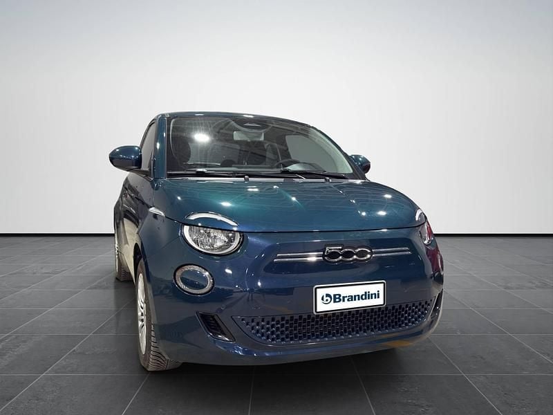 Usata Fiat 500e Icon 85 kW (116 CV) 2023 Ocean green Utilitaria