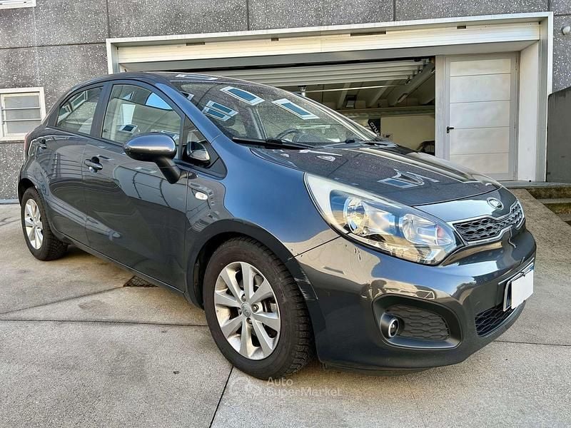 Grigio Usata 2014 Kia Rio EX Berlina | 6500 € (Ottimo prezzo) - Immagine 1/4