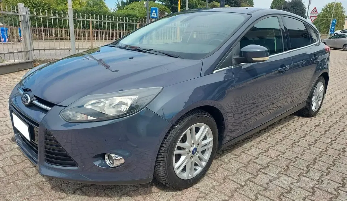 Usata Ford Focus 95 CV (69 kW) 2014 Bluazzurro Berlina