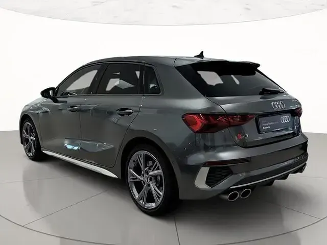 Usata Audi S3 Comfort 310 CV (228 kW) 2023 Grigio daytona perlato Berlina