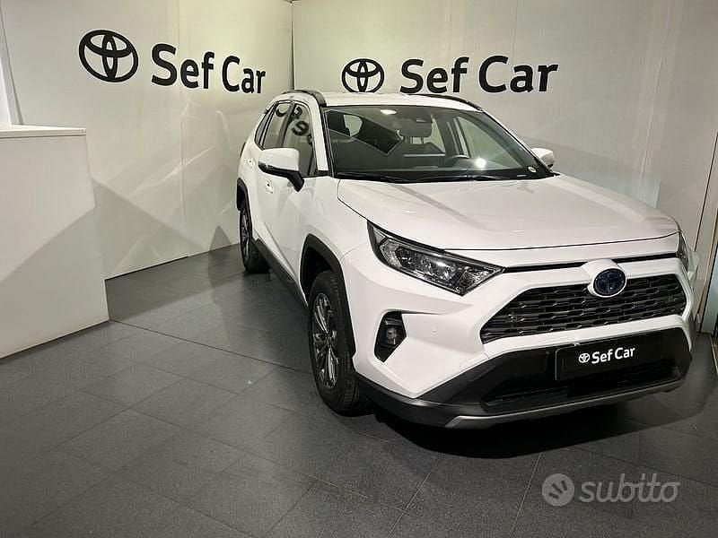 Usata Toyota RAV4 Hybrid Active 218 CV (160 kW) 2023 Bianco SUV