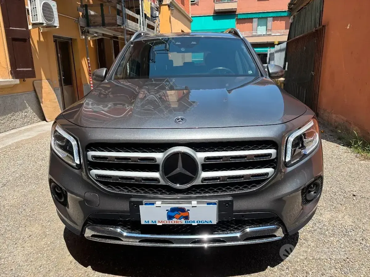 Usata Mercedes GLB200 150 CV (110 kW) 2021 Grigio SUV