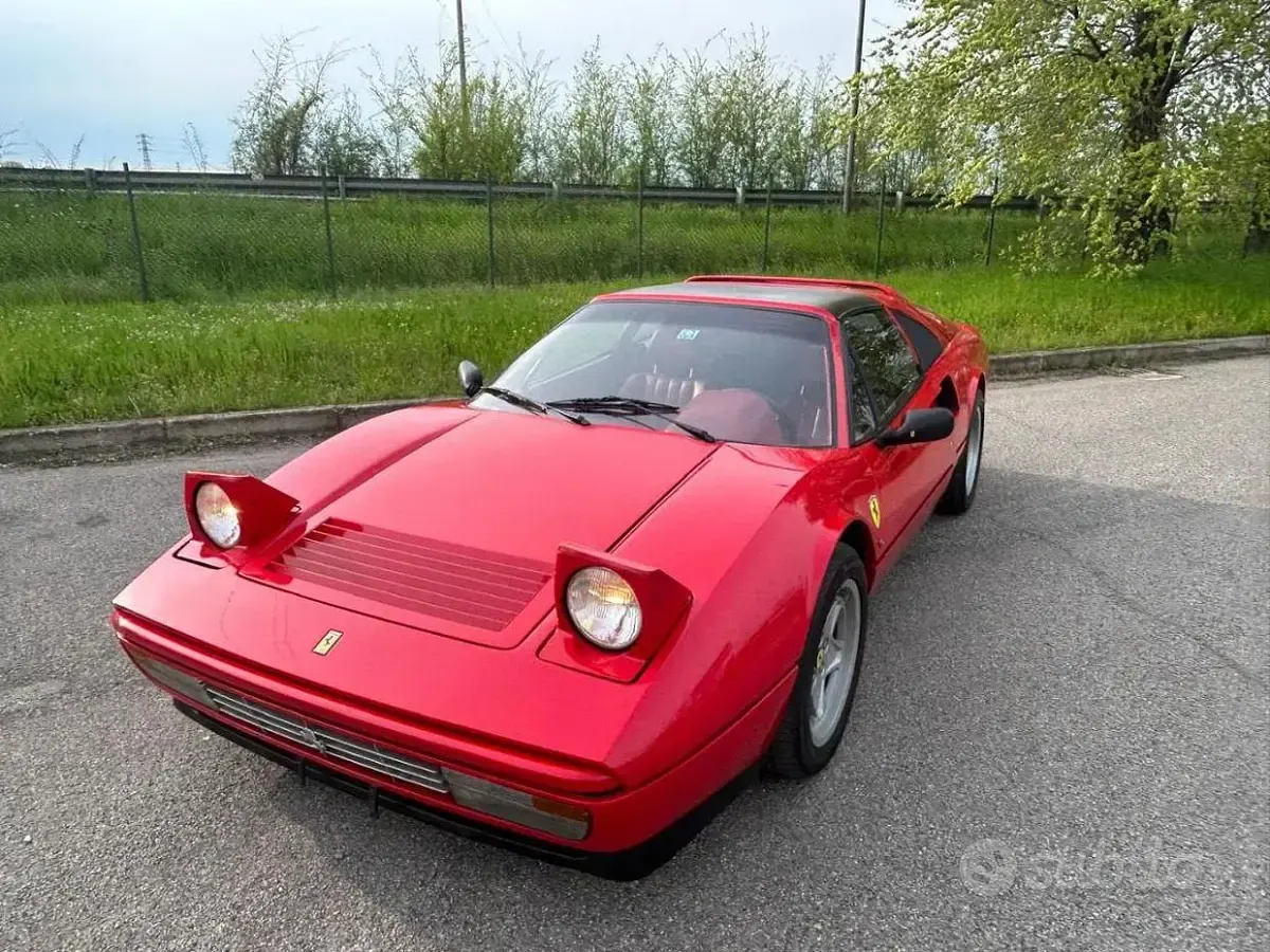 Usata Ferrari 328 270 CV (198 kW) 1987 Rosso Cabrio