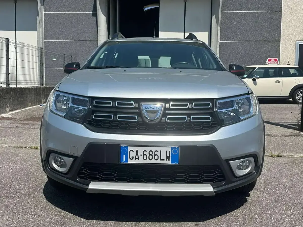 Usata Dacia Sandero Comfort 90 CV (66 kW) 2020 Argento Berlina