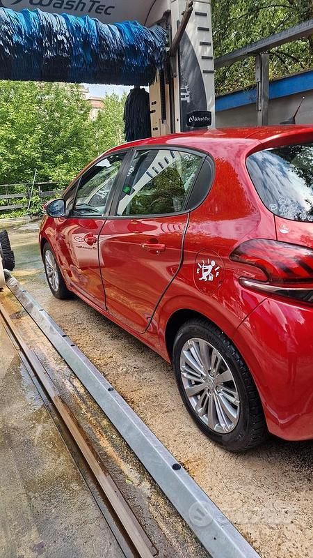 Usata Peugeot 208 GT-line 102 CV (75 kW) 2019 Rosso Utilitaria