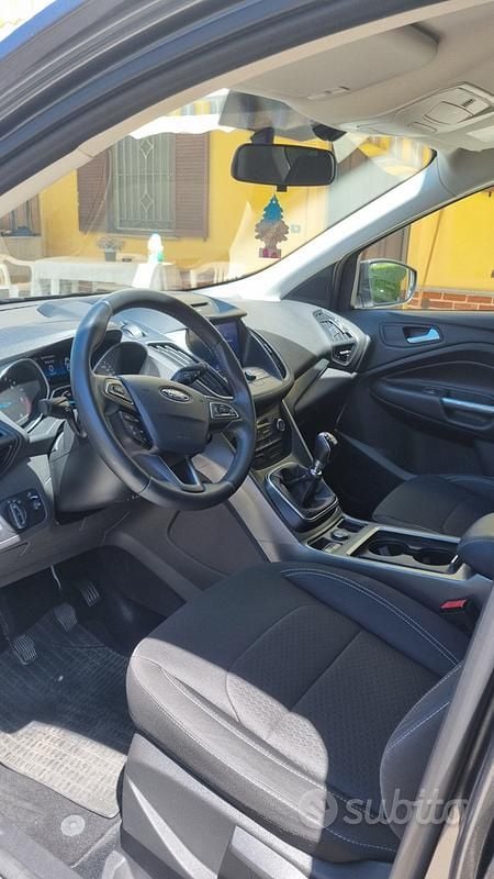 Usata Ford Kuga 120 CV (88 kW) 2019 Nero SUV