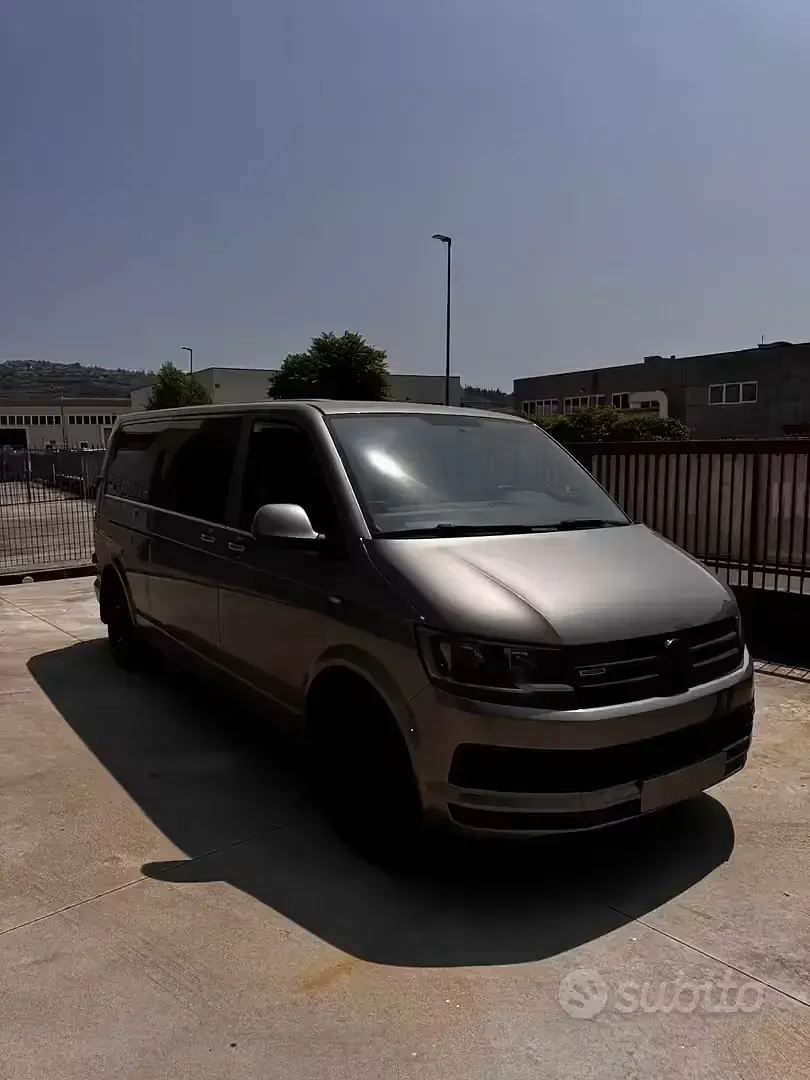 Usata VW Caravelle 2015 Marrone Furgone
