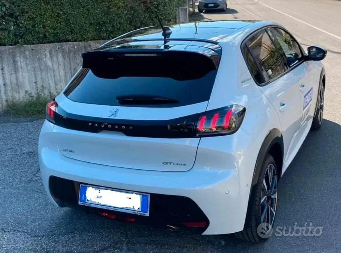Usata Peugeot 208 GT-line 102 CV (75 kW) 2019 Bianco Utilitaria